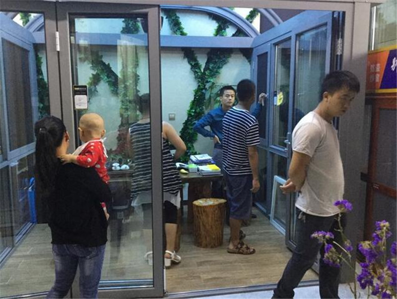 热烈祝贺德技优品门窗昆明店面开业